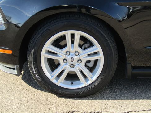 Used 2010 Ford Mustang V6 image 7