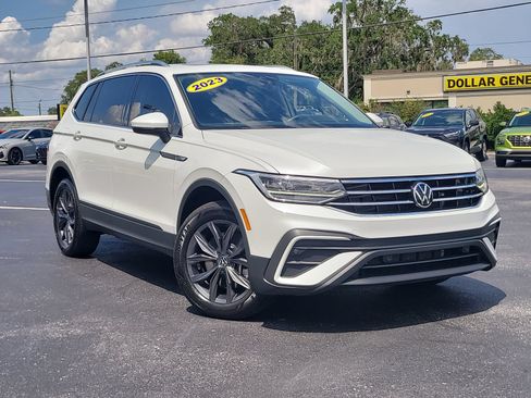 Used 2023 Volkswagen Tiguan SE w/ Panoramic Sunroof Package FWD image 33