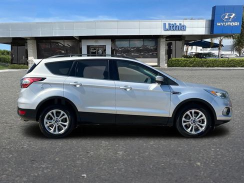 Used 2018 Ford Escape SE FWD image 9