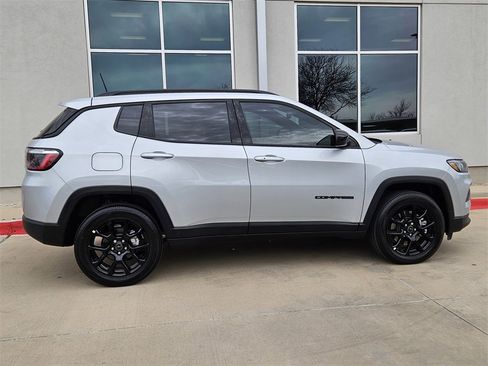 New 2026 Jeep Compass Latitude image 2