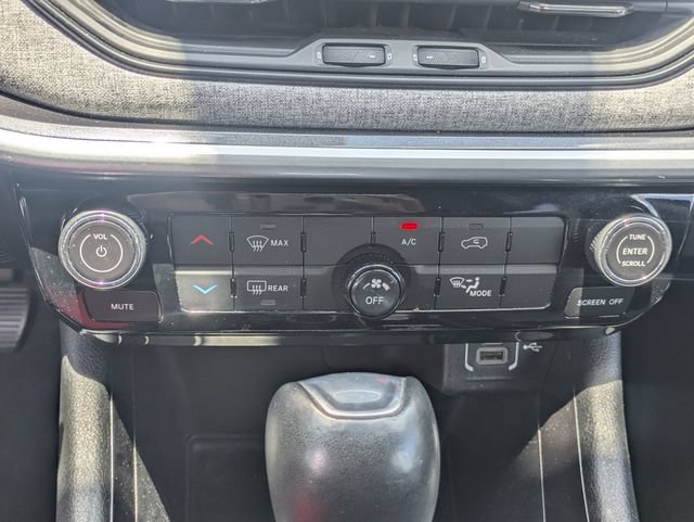 Used 2024 Jeep Compass Latitude AWD/4WD image 34