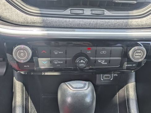 Used 2024 Jeep Compass Latitude AWD/4WD image 34