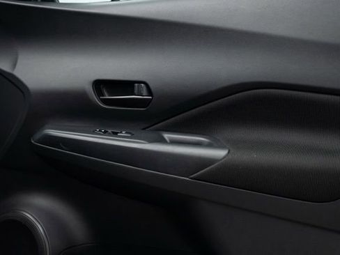 Used 2021 Nissan Kicks S image 31