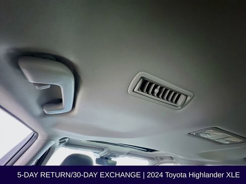 Used 2024 Toyota Highlander XLE image 38