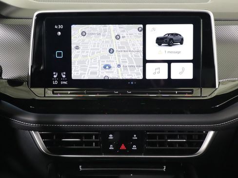 Used 2025 Volkswagen Atlas Cross Sport SEL Premium R-Line image 31