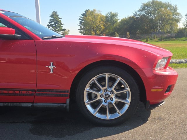Used 2010 Ford Mustang Coupe RWD image 4