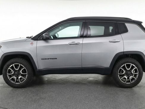 Used 2025 Jeep Compass Trailhawk AWD/4WD image 5