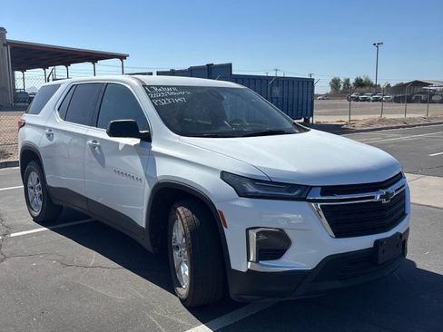 Used 2023 Chevrolet Traverse LS FWD image 2