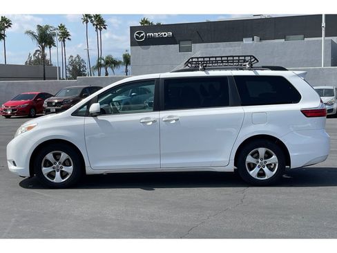 Used 2017 Toyota Sienna LE FWD image 3