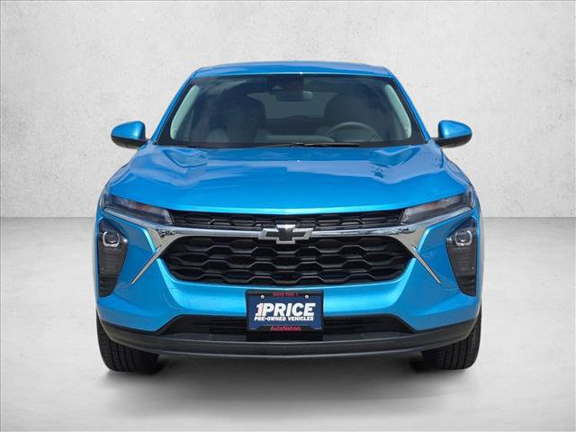 Used 2025 Chevrolet Trax LS w/ LS Convenience Package FWD image 2