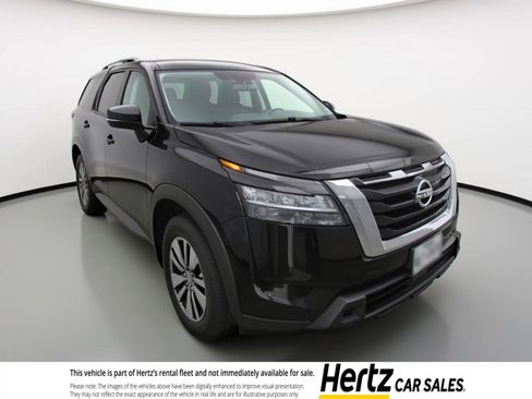 Used 2025 Nissan Pathfinder SV image 1