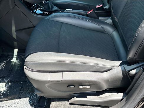 Used 2021 Buick Encore Preferred AWD/4WD image 18