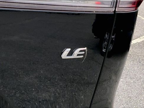 Used 2024 Toyota Corolla Cross LE image 10