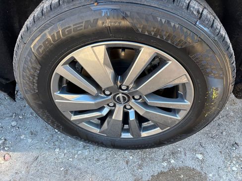 Used 2025 Nissan Pathfinder SV image 32