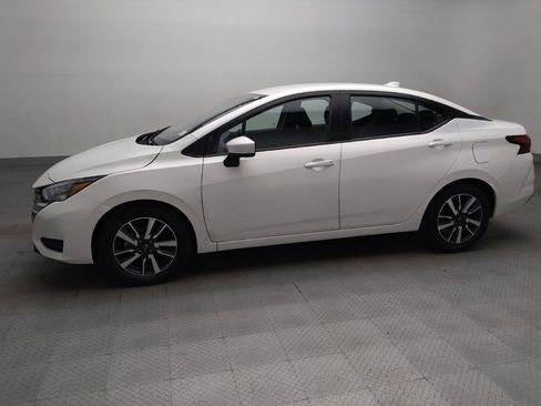 Used 2025 Nissan Versa SV FWD image 2