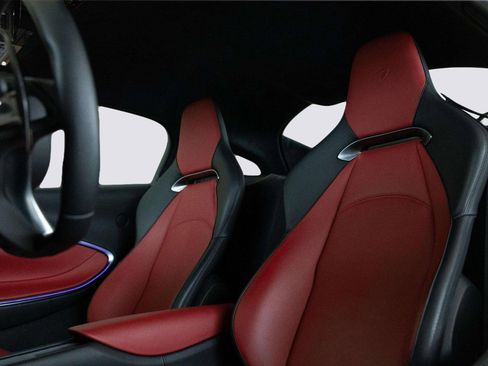 Used 2023 McLaren Artura image 11