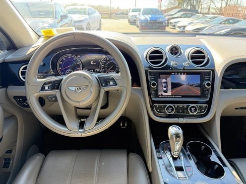 Used 2019 Bentley Bentayga AWD/4WD image 19