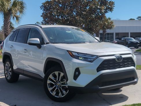 Used 2025 Toyota RAV4 XLE Premium w/ Weather Package FWD image 2