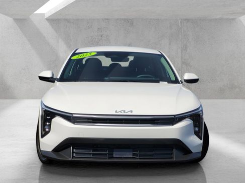 Used 2025 Kia K4 LXS image 2