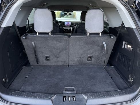 Used 2022 Ford Explorer XLT w/ Equipment Group 202A image 33