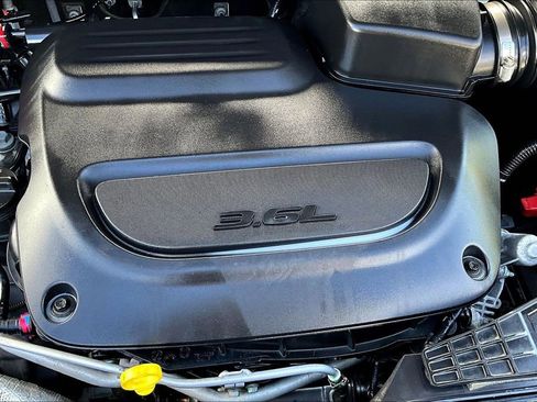 Used 2023 Chrysler Pacifica Touring-L FWD image 29