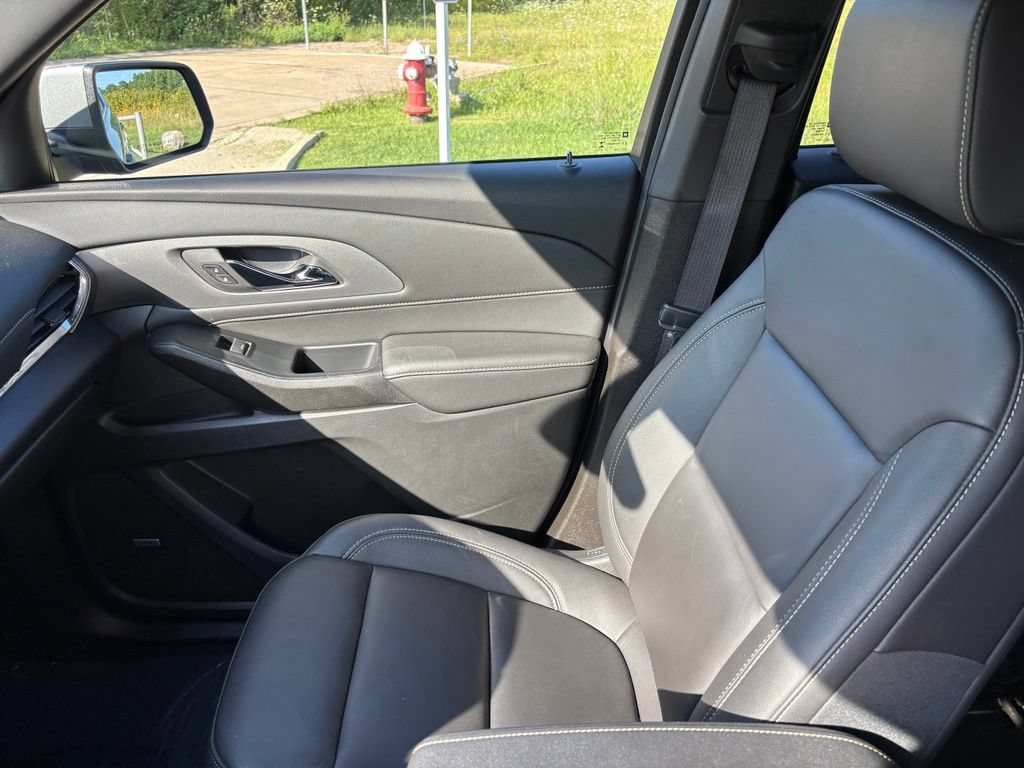 Used 2023 Chevrolet Traverse LT w/ LT Premium Package AWD/4WD image 18