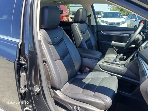 Used 2017 Cadillac XT5 Luxury w/ Driver Awareness Package FWD image 18