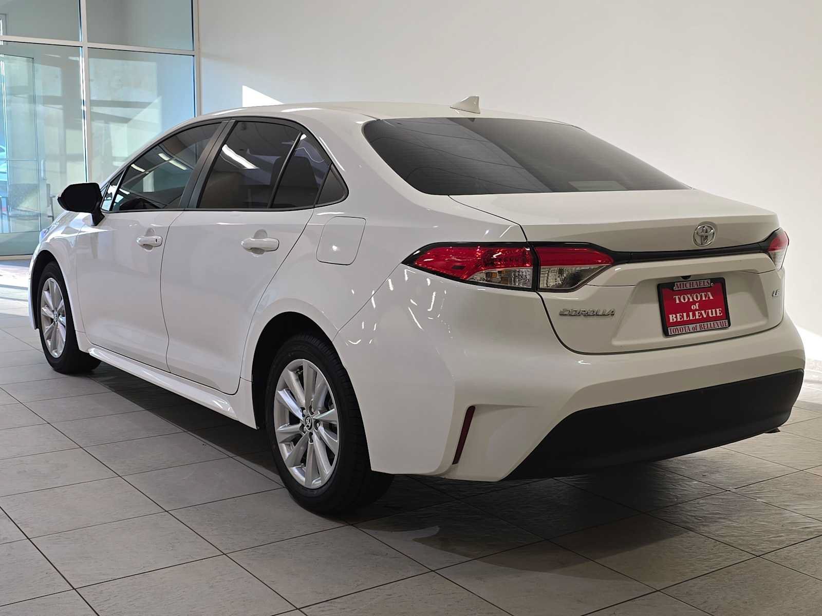 Used 2025 Toyota Corolla LE FWD image 4
