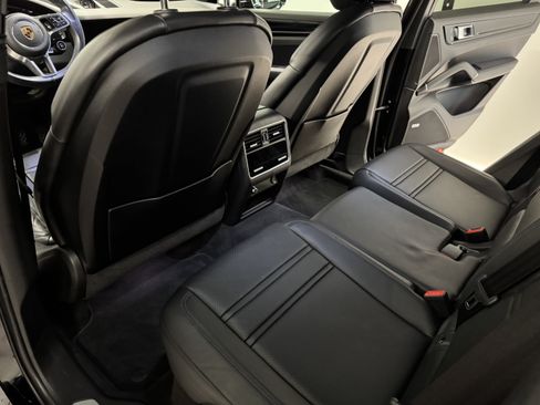 Used 2022 Porsche Cayenne Coupe AWD/4WD image 12