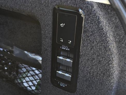 Used 2023 Land Rover Range Rover Long Wheelbase SE image 28