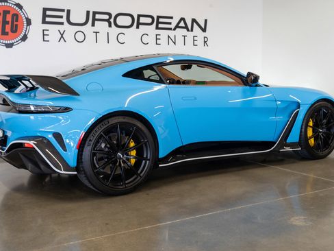 Used 2023 Aston Martin V12 Vantage RWD image 22