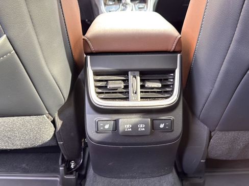 Used 2021 Subaru Outback Touring w/ Popular Package #2 image 21