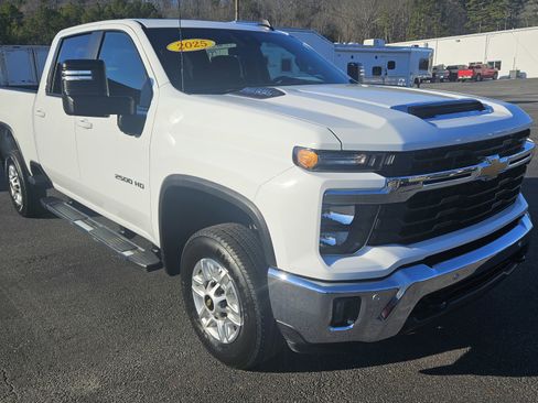 Used 2025 Chevrolet Silverado 2500 LT w/ Convenience Package image 4