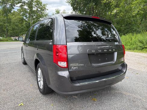 Used 2019 Dodge Grand Caravan SXT FWD image 15