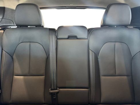 Certified 2025 Volvo XC40 B5 Core image 23