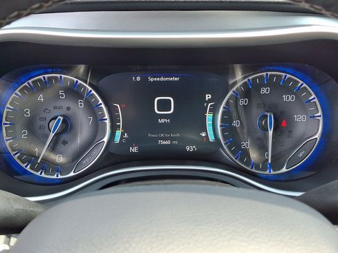 Used 2020 Chrysler Pacifica Touring-L Plus w/ S Appearance Package FWD image 21