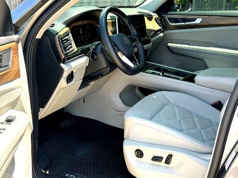 Certified 2024 Volkswagen Atlas SE FWD image 9