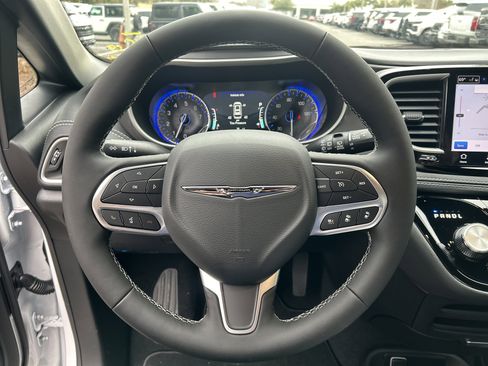 New 2026 Chrysler Pacifica Select image 18