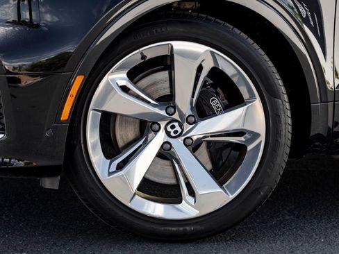 Used 2023 Bentley Bentayga Extended Wheelbase AWD/4WD image 6
