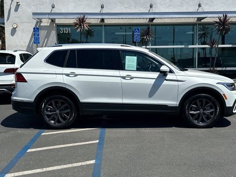 Used 2023 Volkswagen Tiguan SE FWD image 3