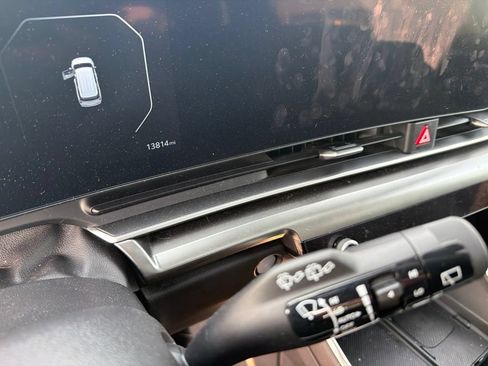 Used 2026 Kia Carnival SX w/ SX Dark Edition Package FWD image 3