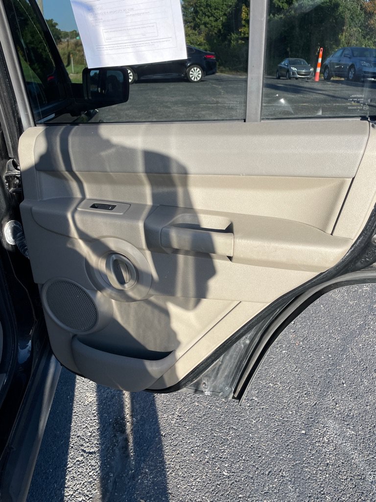 Used 2007 Jeep Commander Sport AWD/4WD image 19
