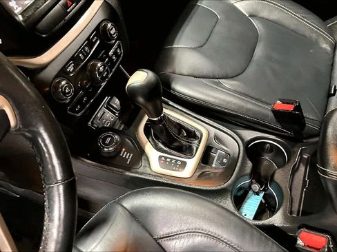 Used 2015 Jeep Cherokee Limited image 17