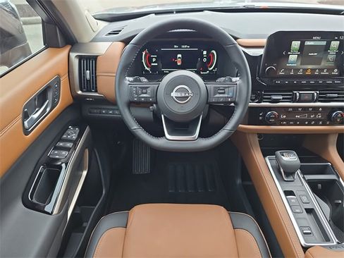 New 2025 Nissan Pathfinder Platinum w/ Black Appearance Package image 16