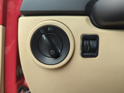 Used 2008 Volkswagen Beetle SE image 37