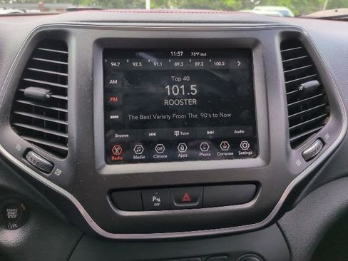 Used 2020 Jeep Cherokee Trailhawk AWD/4WD image 14