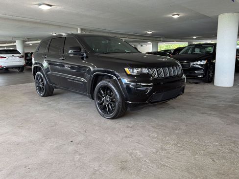 Used 2020 Jeep Grand Cherokee Altitude AWD/4WD image 6