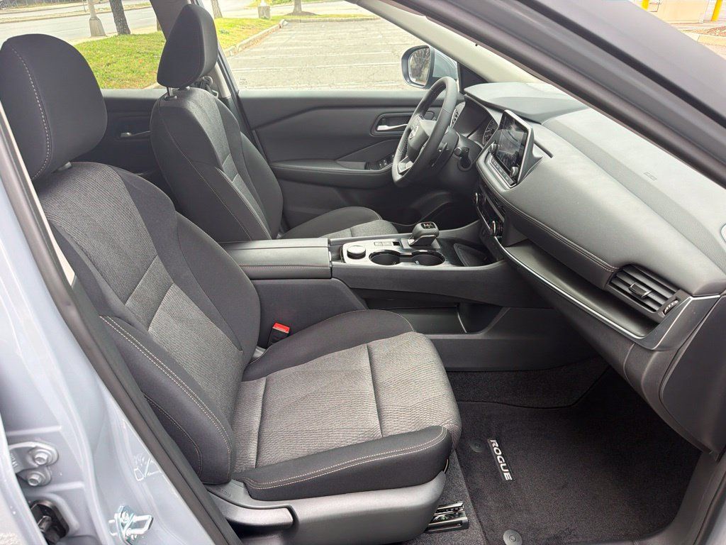 Used 2026 Nissan Rogue SV w/ Cold Weather Package AWD/4WD image 30