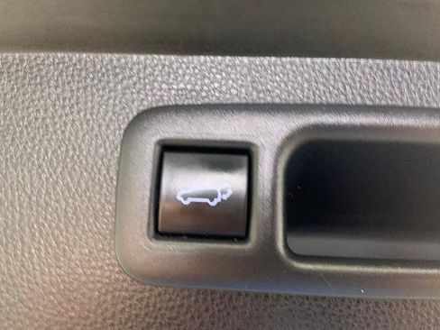 Used 2020 Toyota Highlander Platinum AWD/4WD image 12