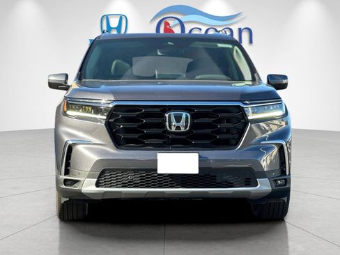 New 2025 Honda Pilot Touring image 8